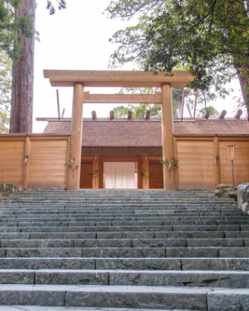 Ise Jingū's Nai-kū     (=Inner Shrine)   Why so prestigious?